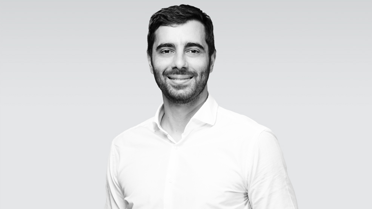 Aris Valtazanos B&W2 986X730