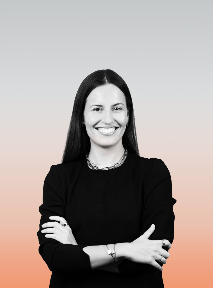 Cristina Popescu BW V4 Portrait Grad 730X986